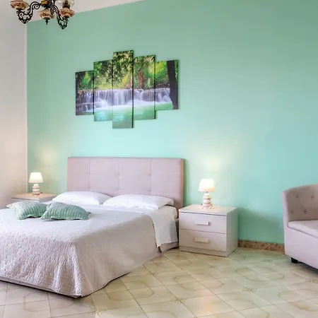 Bed & Breakfast Hills *